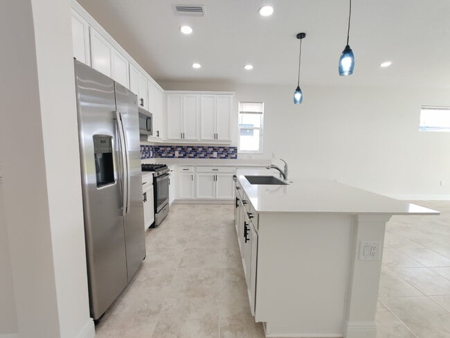 Building Photo - 8173 Sternway Rd