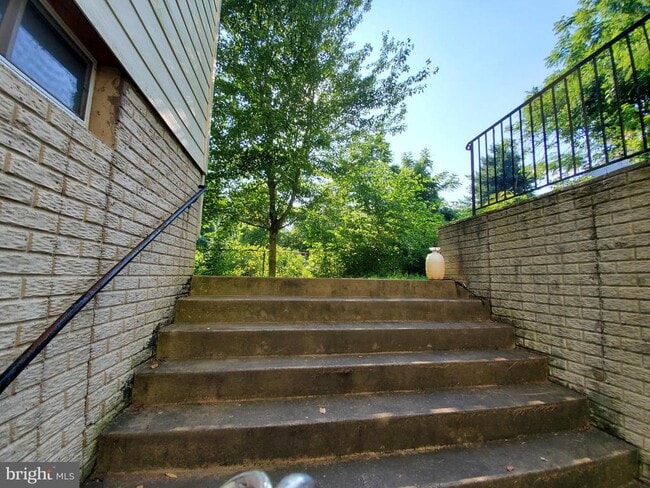 Building Photo - 3301 Buckley St