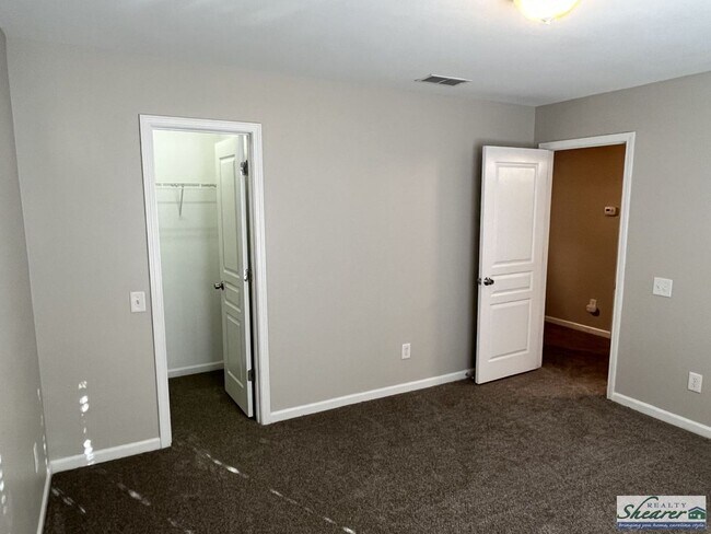 Building Photo - Beautiful 2 Story, 3 Bedroom Townhome near...