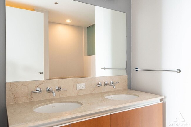 Building Photo - 600 N Fairbanks Ct