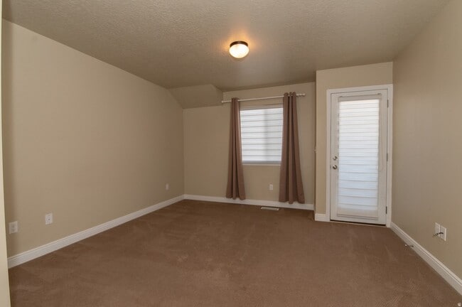 Building Photo - 3201 W Desert Lily Dr