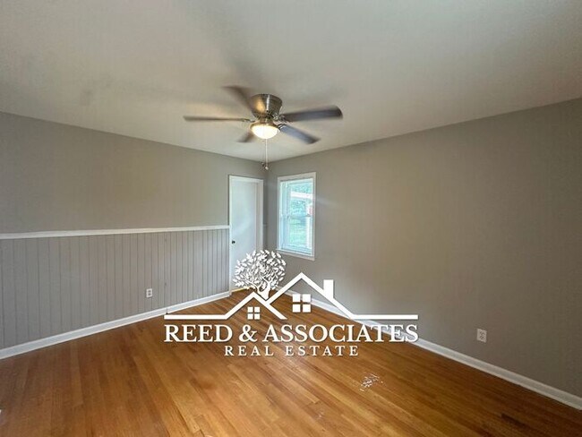 Building Photo - Spacious 4 Bedroom with Large Backyard!