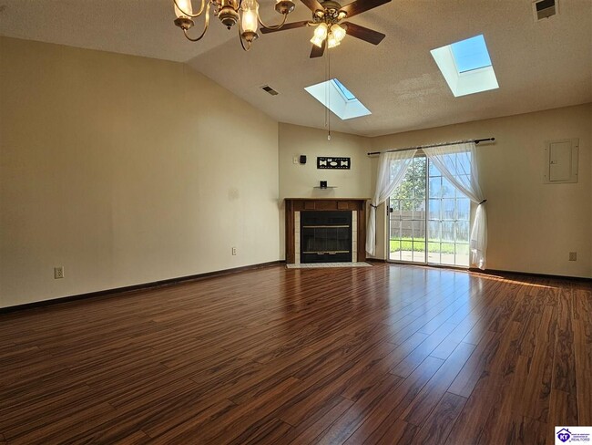 Building Photo - 508 Independence Ct