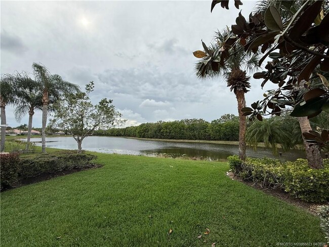 Building Photo - 8952 SE Retreat Dr