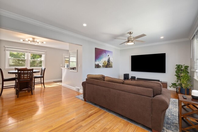Building Photo - 47 Blondel Dr