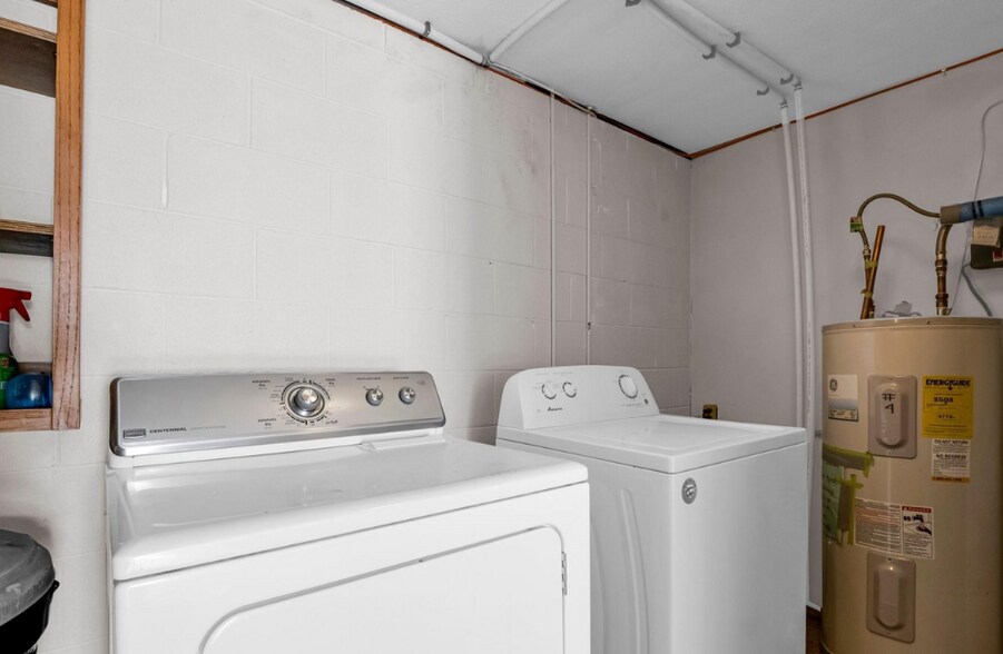 Laundry - 530 Whispering Hills Dr