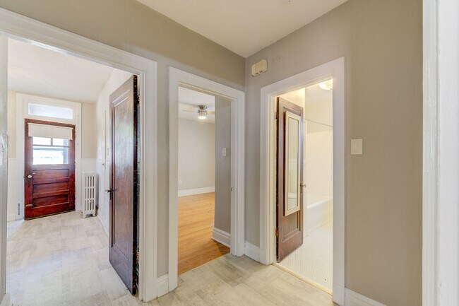 Building Photo - 7125 Tulane Ave