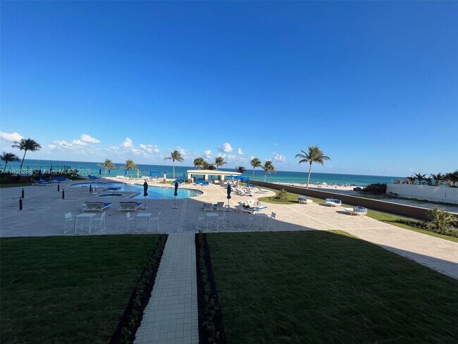 Building Photo - 17555 Collins Ave