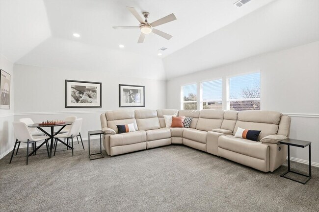 Building Photo - 2008 Vista Dr