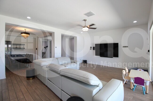 Building Photo - 8523 W Palo Verde Dr