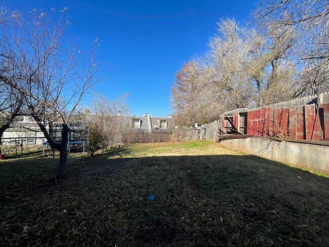 Building Photo - 3 Bed Duplex OKC