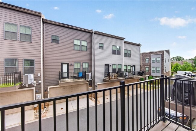 Building Photo - 530 Billingsley Rd