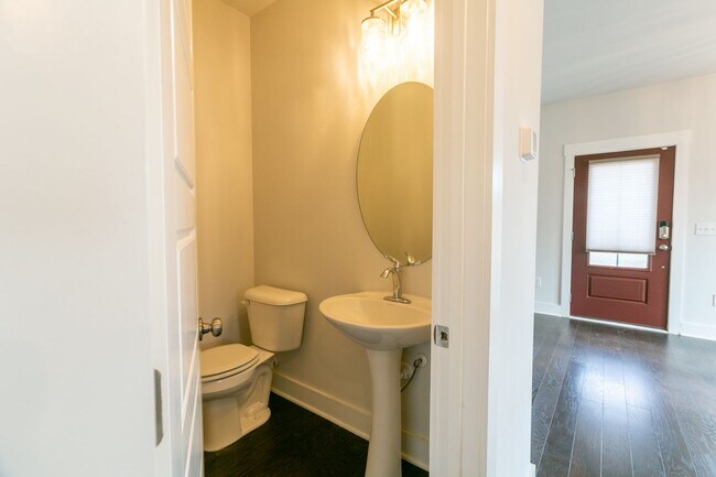 Building Photo - Beautiful 3 Bed/2.5 bath cottage in Chatham Park Available early September