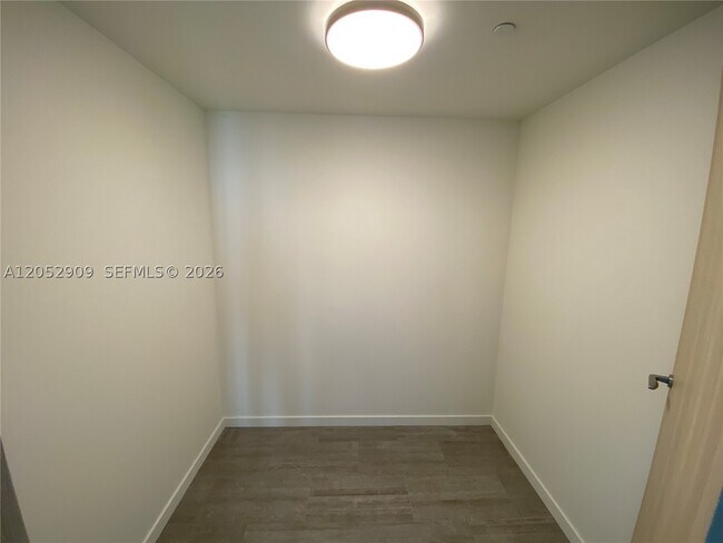 Building Photo - 1000 Brickell Plaza