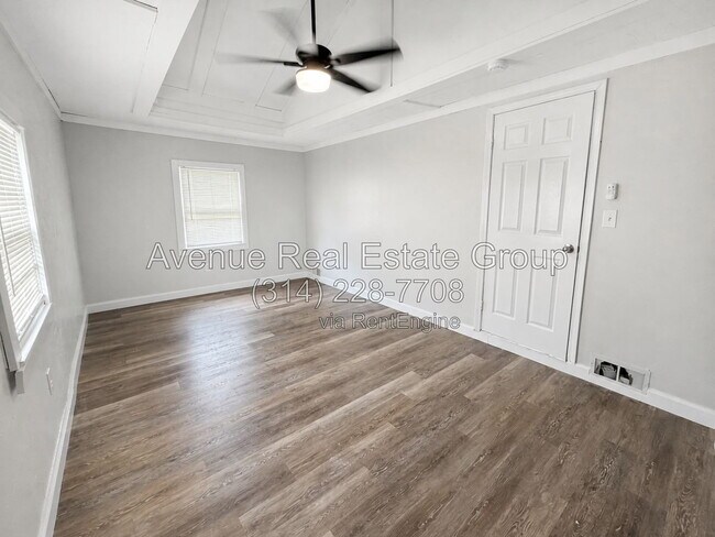 Building Photo - 830 Loekes Dr