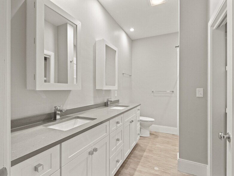 Building Photo - 27 Vinton St