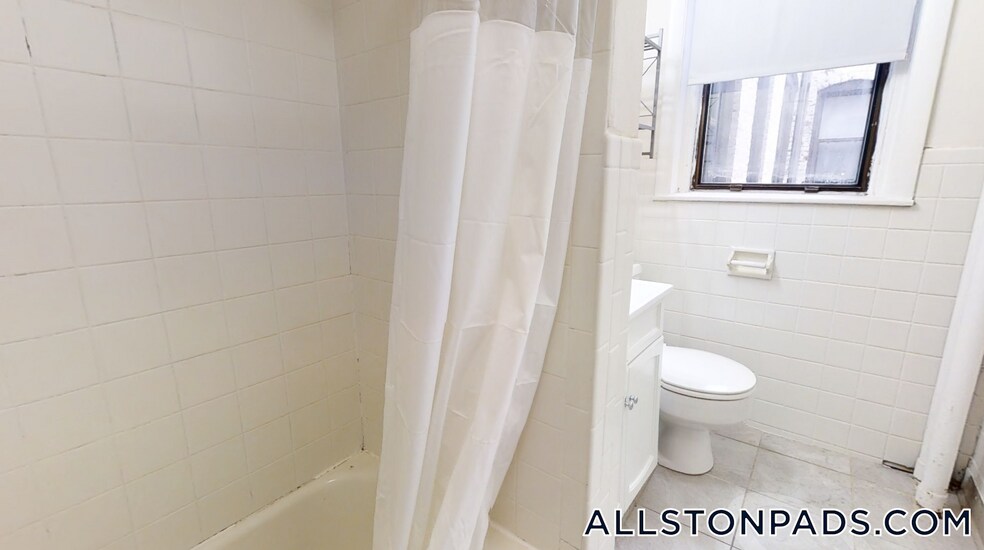 Building Photo - 1131 Commonwealth Ave