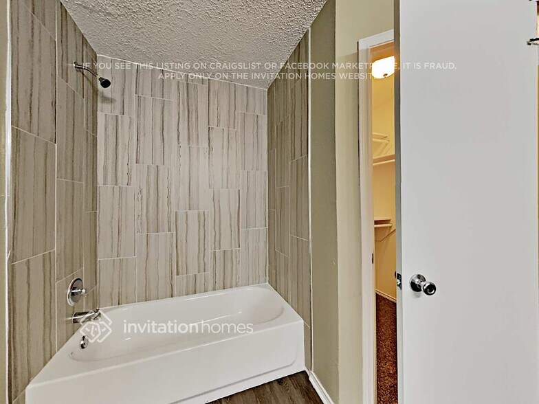 Building Photo - 3200 Whisper Wood Ct