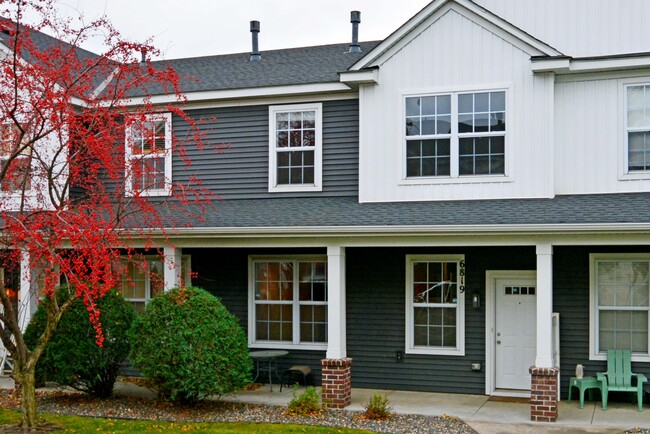 Building Photo - 6819 Narcissus Ln N