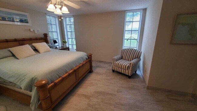 Building Photo - 3800 Oaks Clubhouse Dr