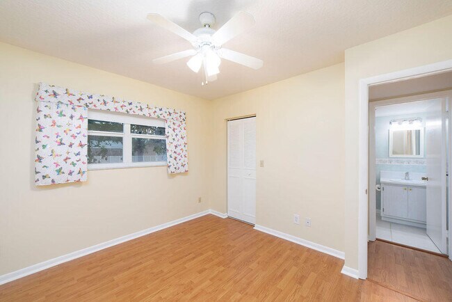 Building Photo - 18081 SE Country Club Dr