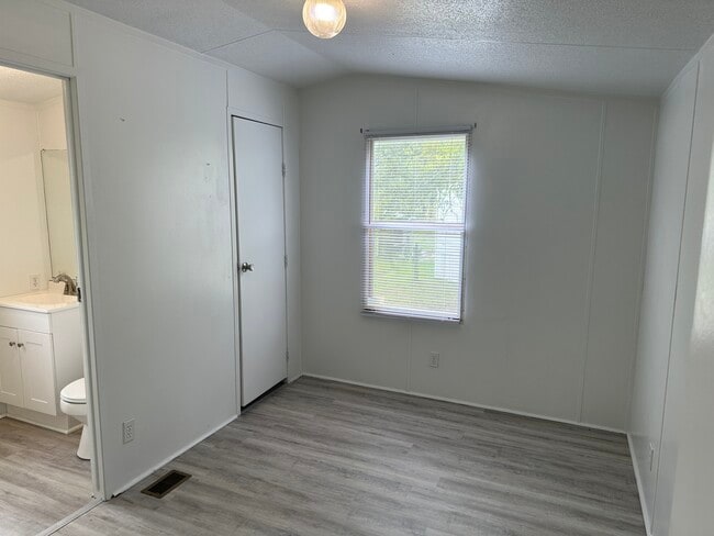 Building Photo - 5438 Peden Point Rd