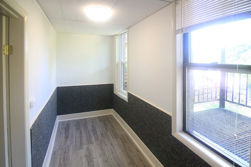 Building Photo - 431 Rebecca Ave