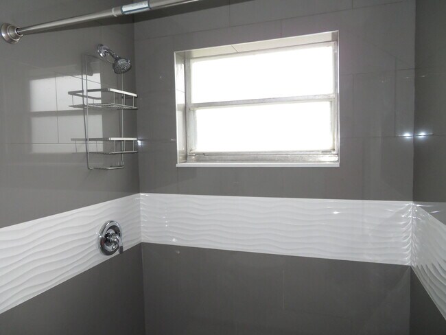 Building Photo - 421 S J St