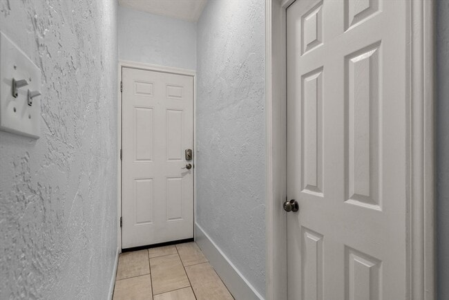 Building Photo - 34 Shelby St