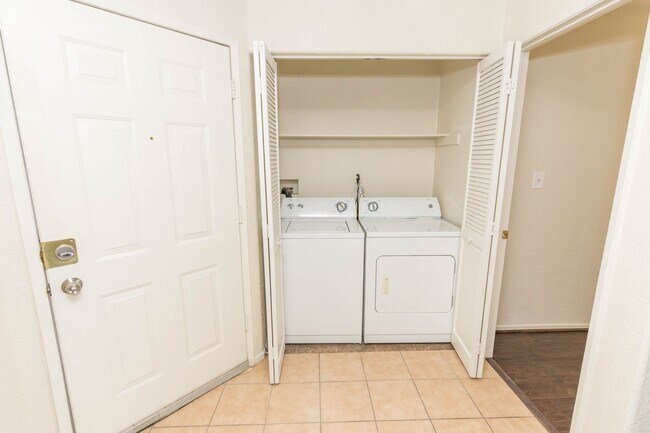 Building Photo - Now Available for Rent 2 Bedroom at Vizcaya