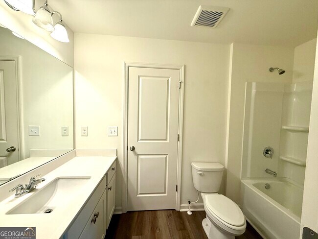 Building Photo - 119 Pond Ct