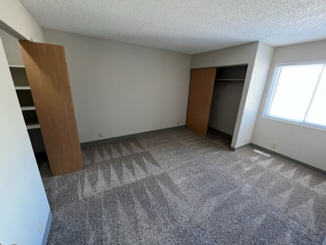 Building Photo - Multi-family Apartment Community