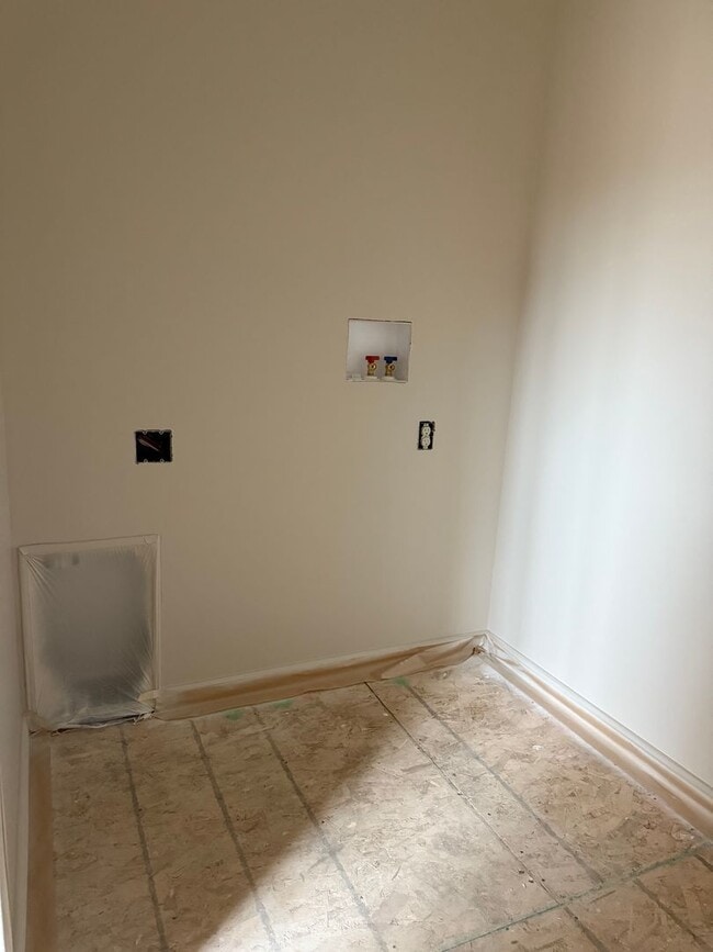 Building Photo - Brand new ranch townhome with 3 stall gara...