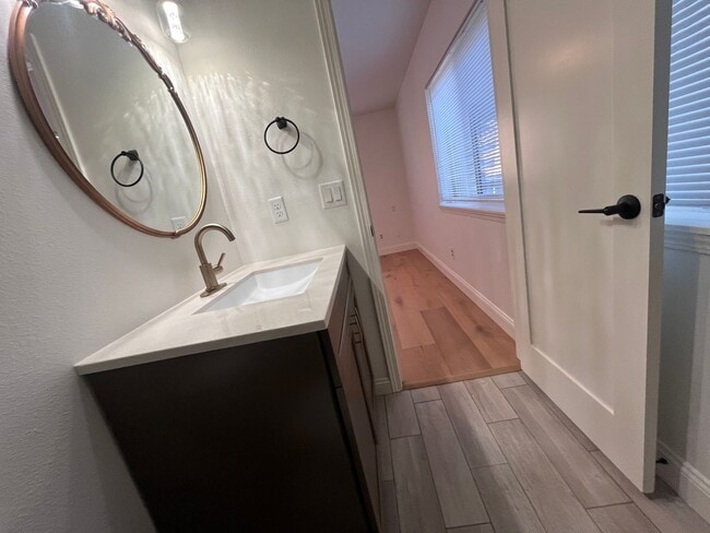 Building Photo - Bright and Spacious 3-Bedroom Home in the Heart of South Davis