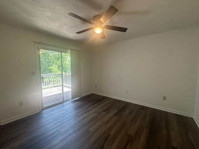 Building Photo - North Roanoke County Duplex