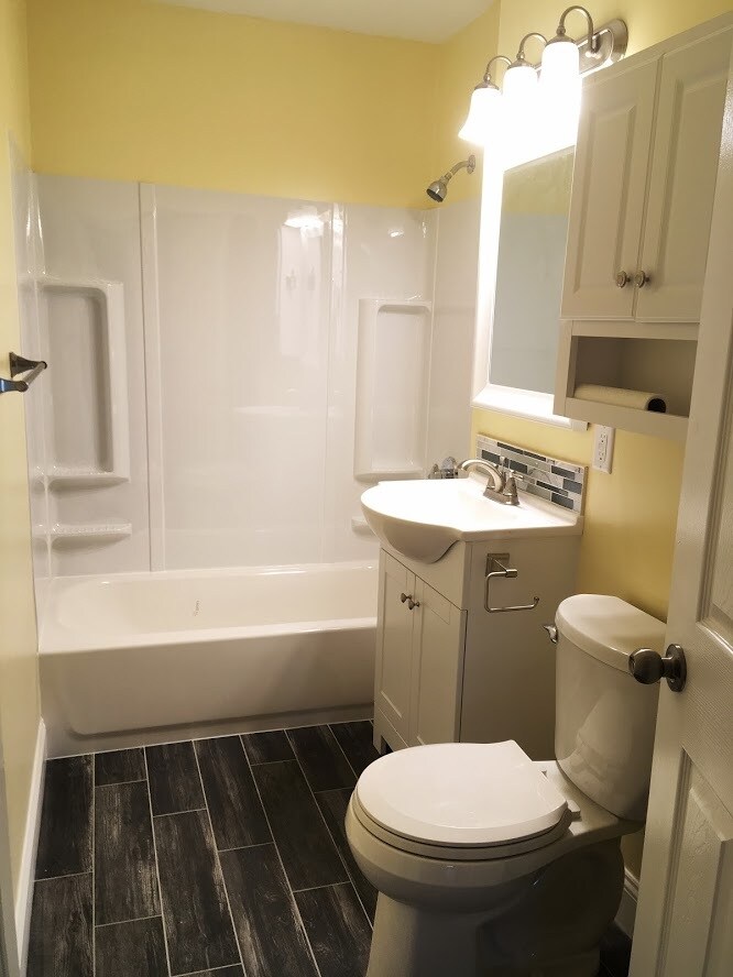 Building Photo - 28 Kenmar Dr
