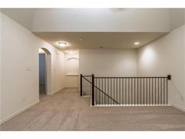 Building Photo - 7108 Mitchell Dr