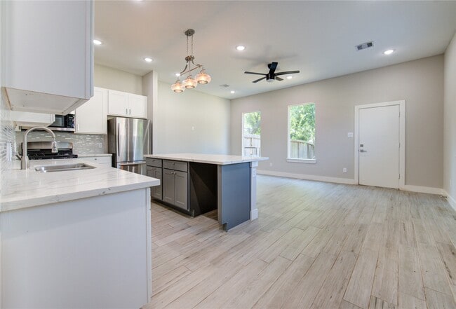 Building Photo - 4536 Sunflower St
