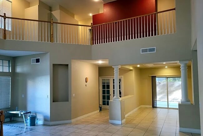 Building Photo - 2121 Tyler Dr