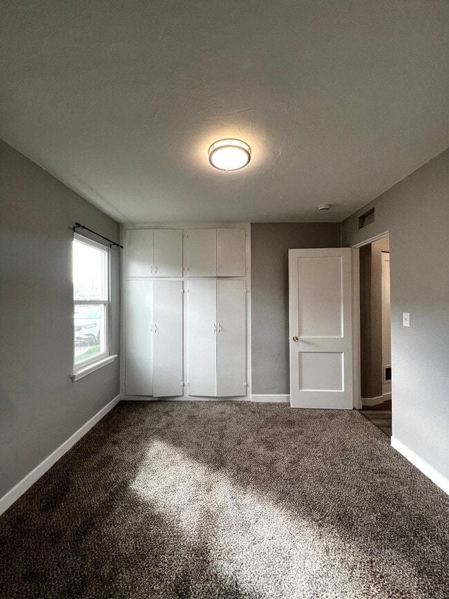 Building Photo - Non-refundable fee & security deposit total: $1275.00