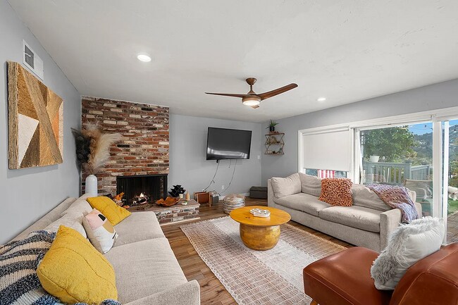 Building Photo - 4636 Panorama Dr