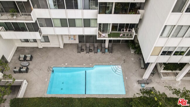 Building Photo - 10433 Wilshire Blvd