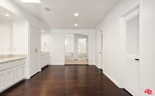 Building Photo - 1605 Loma Vista Dr