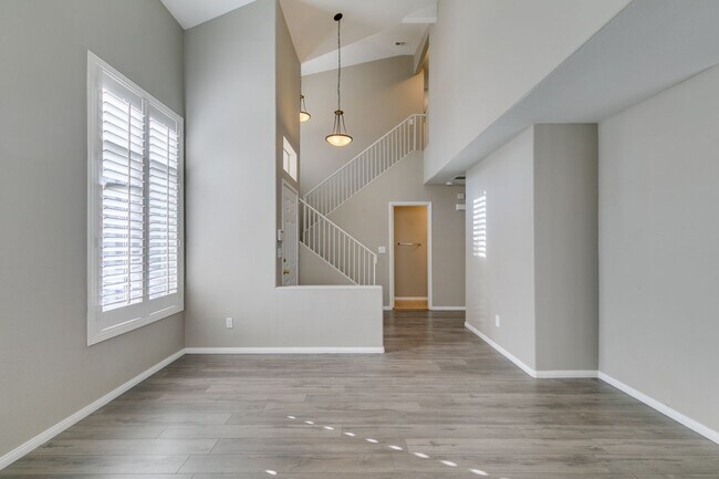 Building Photo - GORGEOUS HOME WITH TONS OF UPGRADES*GATED COMMUNITY WITH A COMMUNITY POOL*