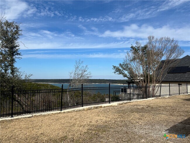 Building Photo - 5899 Denmans Loop