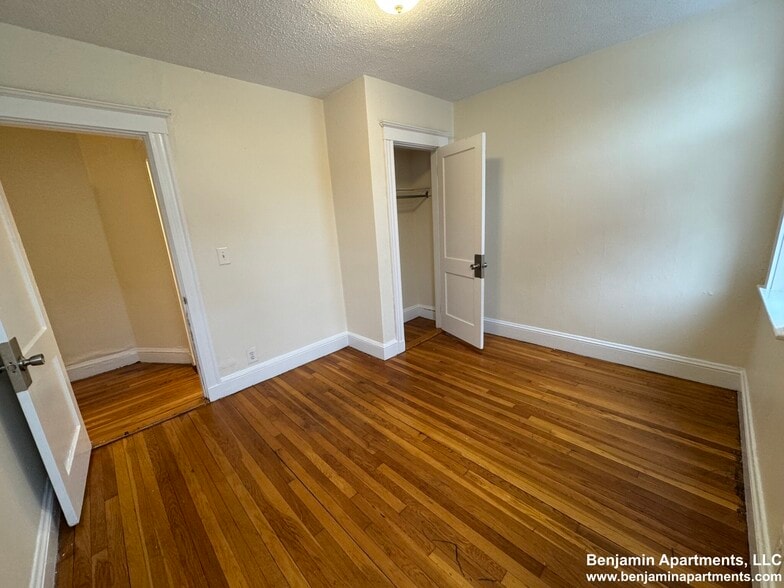 Building Photo - 5 Barrows St