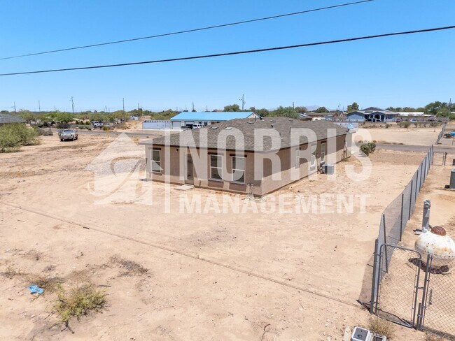 Building Photo - Newer Home in Eloy