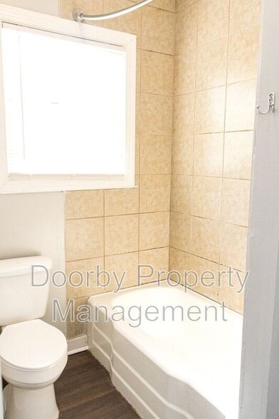 Building Photo - 2009 Camden St