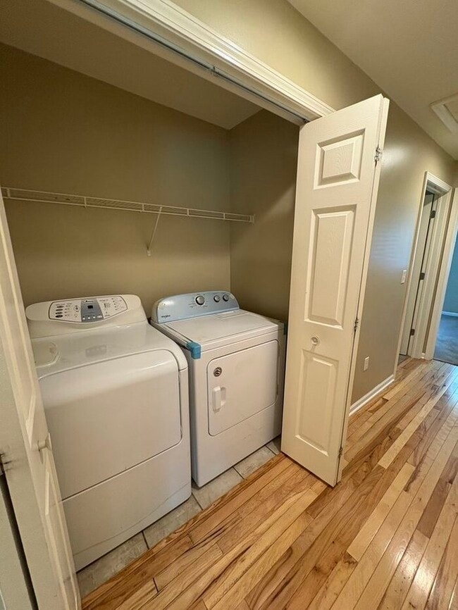 Building Photo - 3bdrm/1 bath - Lake Como