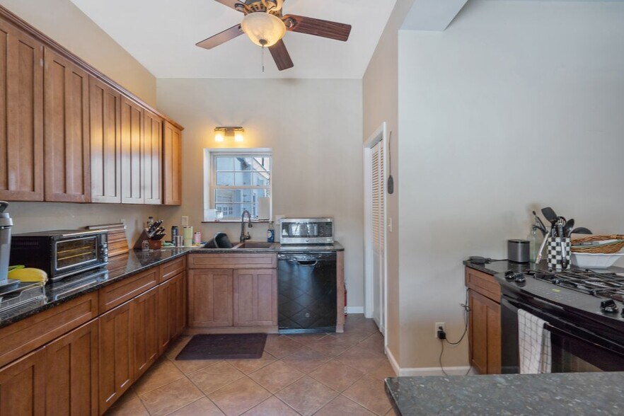 Building Photo - 5113 Cedarvale Rd